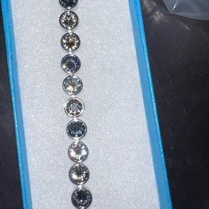 Touchstone Crystal Ice bracelet 8”